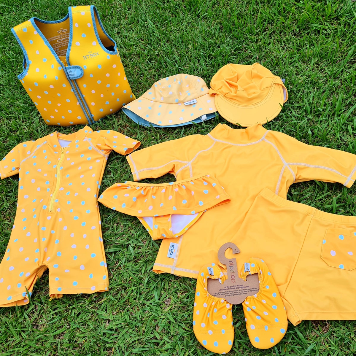 BRAGA BIKINI BTBOX UPF 50+ LUNARES MOSTAZA 12-24 MESES