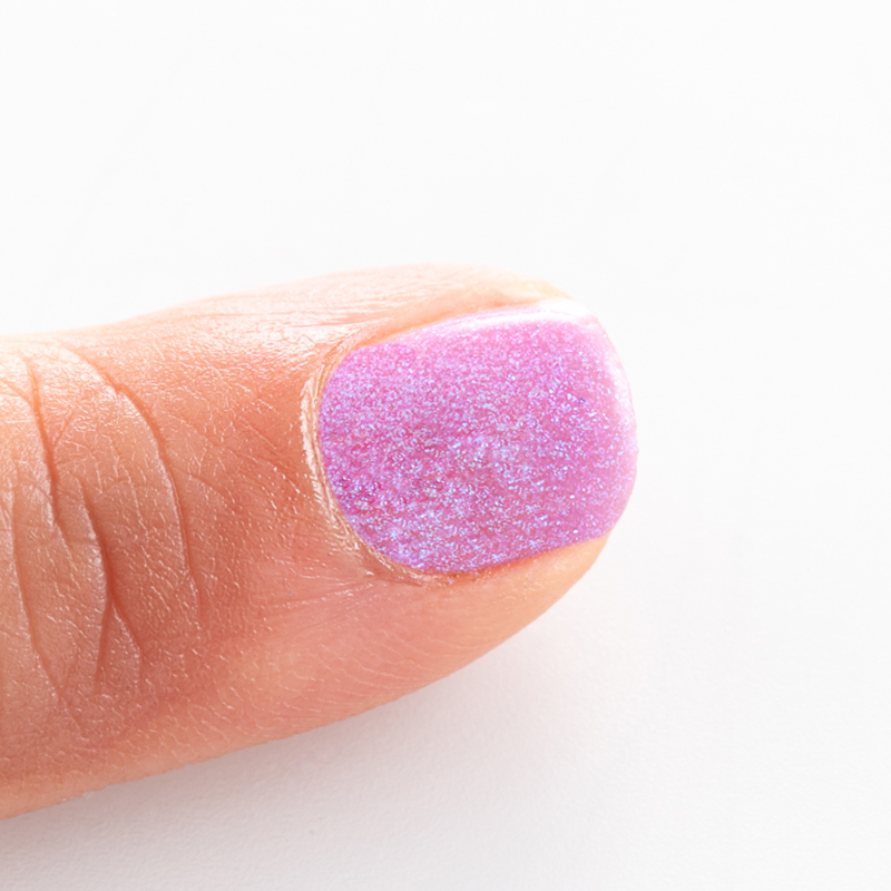 ESMALTE DE UÑAS AL AGUA NAMAKI LILA
GLITTER