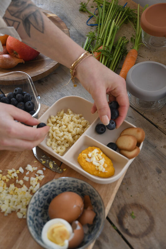 PLATO SILICONA  3 COMPARTIMENTOS C/VENTOSA BEIG